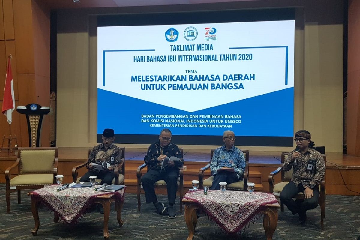 Taklimat media di Jakarta, Jumat (21/2/2020), pada peringatan Hari Bahasa Ibu Internasional Tahun 2020 bertema Melestarikan Bahasa Daerah untuk Pemajuan Bangsa yang diselenggarakan oleh Badan Bahasa Kemendikbud bekerja sama dengan Komisi Nasional Indonesia untuk UNESCO.