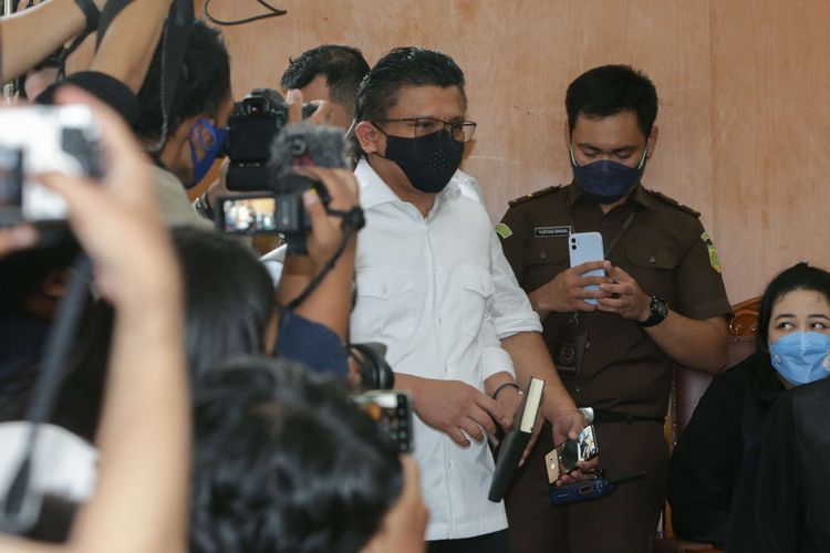 Terdakwa kasus dugaan pembunuhan berencana terhadap Nofriansyah Yosua Hutabarat atau Brigadir J, Ferdy Sambo menjalani sidang putusan di Pengadilan Negeri Jakarta Selatan, Senin (13/2/2023).