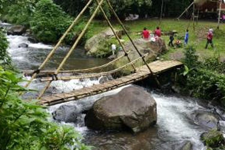 Hutan, gunung, sungai, serta kabut berselimut dingin adalah obat mujarab yang diberikan alam yang tak serba instan didapatkan orang-orang kota. Salah satu tempatnya adalah bumi perkemahan (camping site) Tanakita, Situ Gunung, Sukabumi, Jawa Barat.