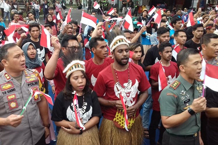 Mahasiswa asal Papua saat mengikuti acara #MalangTunggalIka di Simpang Balapan, Kota Malang, Jumat (23/8/2019)