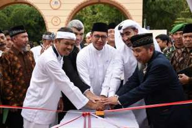 Menteri Agama Lukman Hakim Saifudin meresmikan Pondok Pesantren Baitul Qur’an di Desa Karoya Kecamatan Tegalwaru Purwakarta, Kamis (13/10/2016).
