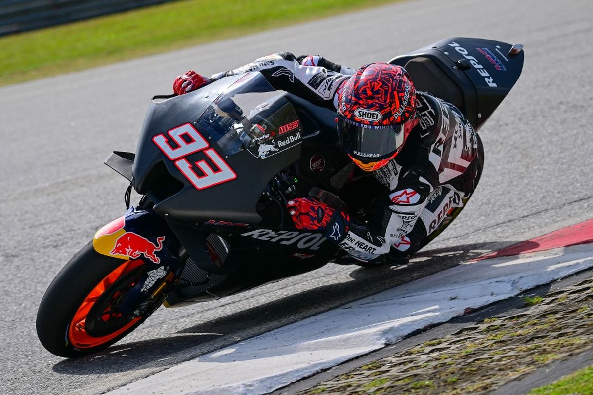 Marc Marquez saat sesi tes pra-musim MotoGP 2022 di Sirkuit Sepang, Malaysia. (Photo by Ahmad Fadali / AFP)