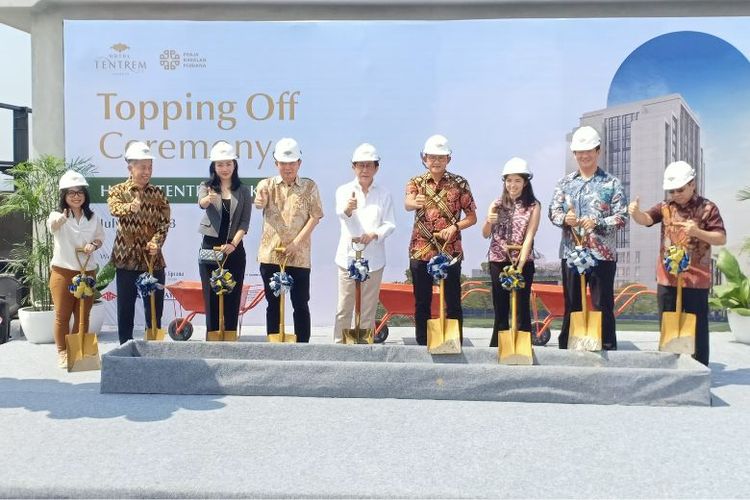 PT Hotel Candi Baru bersama PT Praja Karalan Perdana melakukan topping of ceremony Hotel Tentrem Jakarta.  