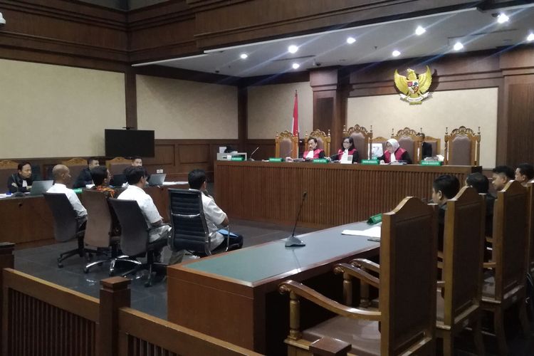 Sidang pemeriksaan saksi untuk terdakwa orang dekat mantan Direktur Utama PT INTI Darman Mappangara, Taswin Nur. Taswin merupakan terdakwa kasus dugaan suap terkait pengadaan semi baggage handling system (BHS) untuk 6 bandara.