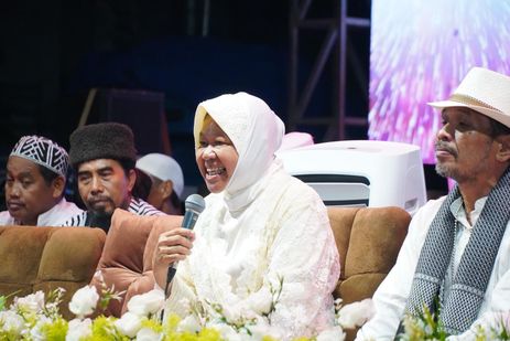 Risma Ikut Berselawat di Surabaya, Jemaah Sebut Rindu akan Kepemimpinannya