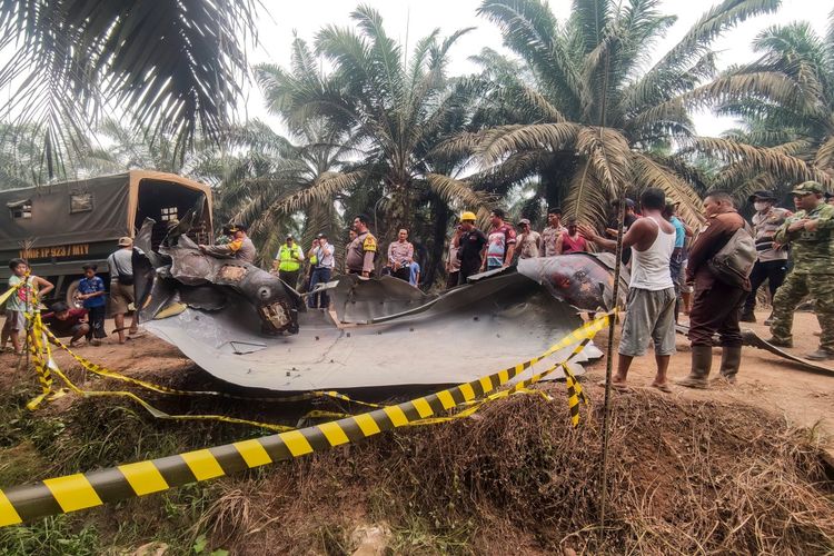 Obyek Asing 9 Meter Jatuh di Kebun Sawit Kalteng, Diduga Serpihan Roket China