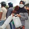 Operasi Pasar Minyak Goreng Curah  Diserbu Warga Pangkalpinang, Dijual Rp 15.500 Per Kg