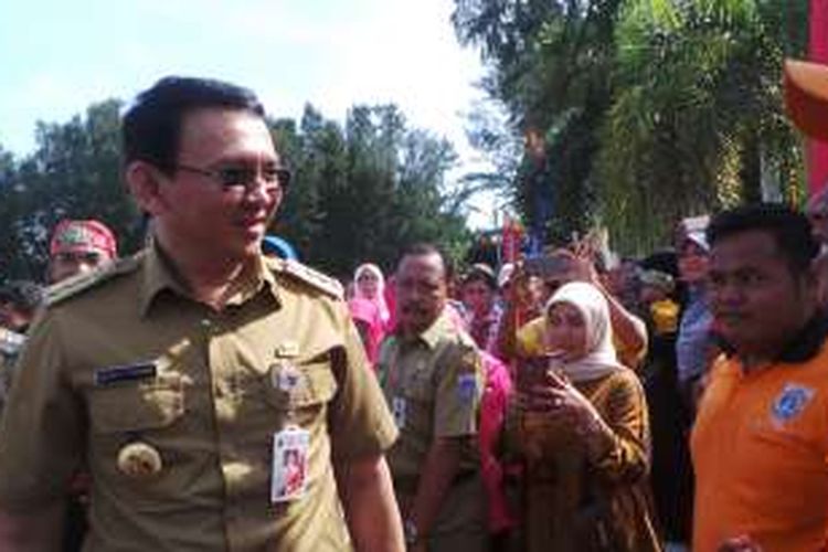 Gubernur DKI Jakarta Basuki Tjahaja Purnama atau Ahok saat meresmikan Ruang Publik Terpadu Ramah Anak (RPTRA) Tanjung Elang Berseri, di Pulau Pramuka, Kepulauan Seribu, Selasa (20/9/2016).