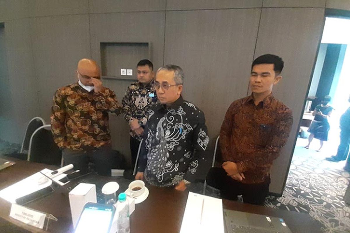 Direktur Keuangan PT Pradiksi Gunatama Tbk Tamlikho dalam acara Public Expose di Jakarta 
