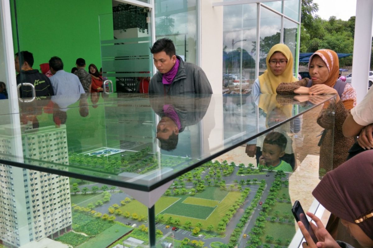 Pada Sabtu (20/1/2018) warga berbondong-bondong mengunjungi show unit rumah DP 0 rupiah Klapa Village  yang pada tahap pertama dibangun di kawasan Pondok Kelapa, Duren Sawit, Jakarta Timur.