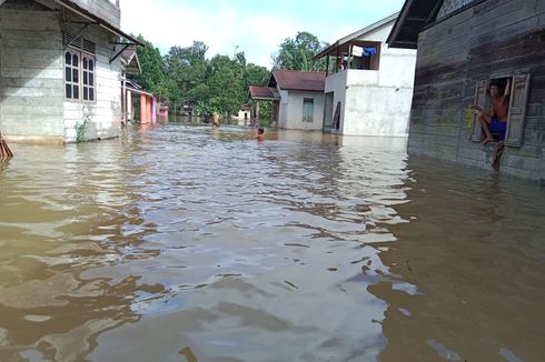 Banjir di Landak Kalbar Surut, Pengungsi Kembali ke Rumah dan Jembatan Rusak Diperbaiki