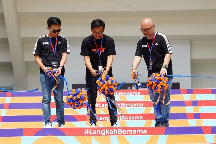 KLAB resmi membuka wondr Jakarta Running Festival 2024 di Istora Gelora Bung Karno, Senayan, Jakarta, Kamis (10/10/2024). 