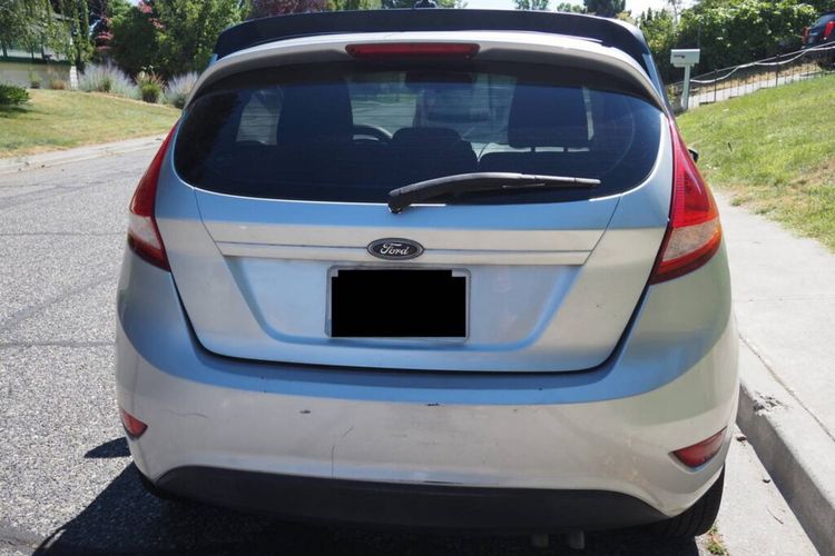 Bosan dengan tampilan standar Ford Fiesta seorang pemilik di Amerika Serikat bukannya mendandani mobilnya justru memodifikasi mobilnya jadi mobil mini.