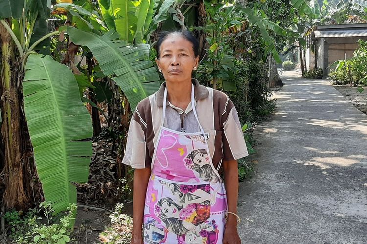 CH Mardinem (64) Warga Dusun Ngunan-Unan, Desa Srigading, Kecamatan Sanden, Bantul, yang Masih Setia Membuat Adrem