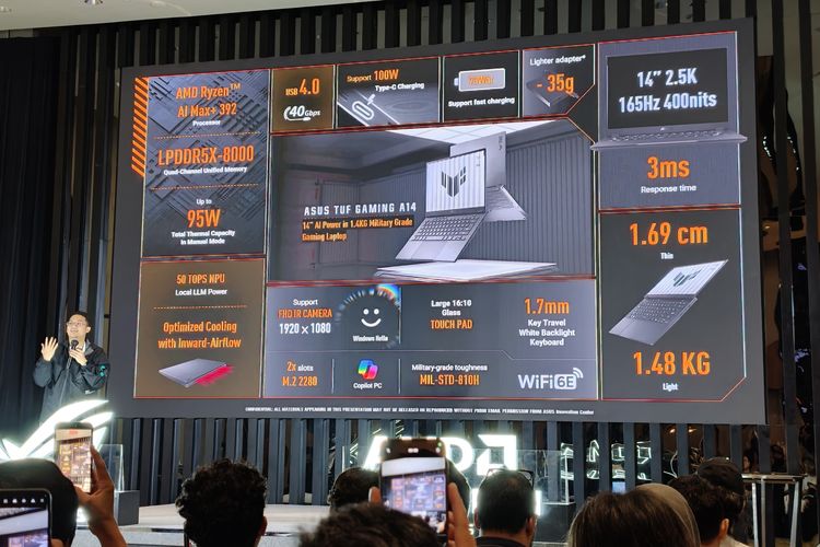 Spesifikasi Asus TUF Gaming A14 dalam acara peluncuran laptop gaming Asus ROG dan TUF terbaru di Movenpick Hotel, Gambir, Jakarta Pusat, Rabu (22/4/2026).