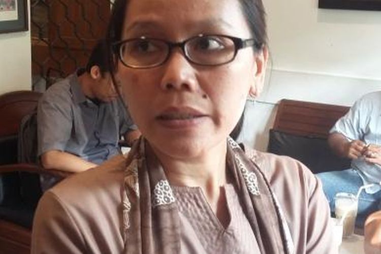 Kepala Departemen Kajian dan Penggalangan Sumber Daya Wahana Lingkungan Hidup Indonesia (Walhi) Khalisah Khalid, saat ditemui di Cikini, Jakarta Pusat, Senin (12/10/2015).