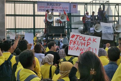 Mahasiswa: DPR Fasis, Anti-demokrasi!