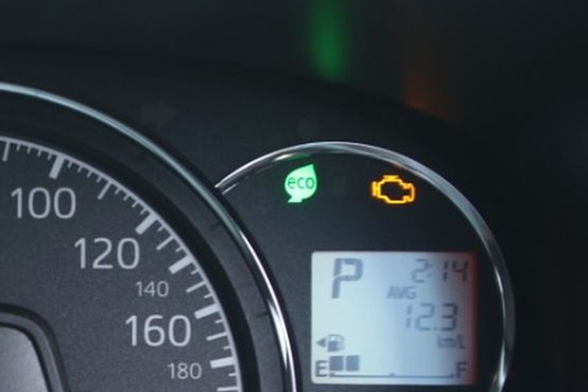 Lampu indikator eco pada mobil