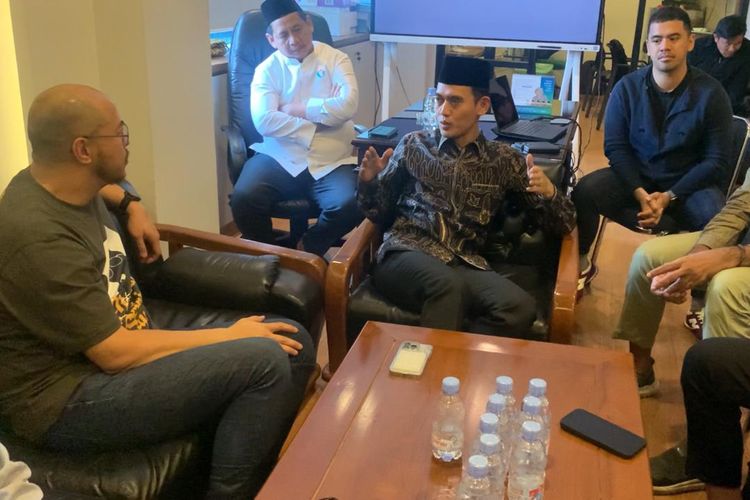 Komika Pandji Pragiwaksono mendatangi kantor MUI, Selasa (3/2/2026) untuk melakukan tabayun terkait materi stand up comedy Mens Rea yang ia bawakan dan menuai sorotan.