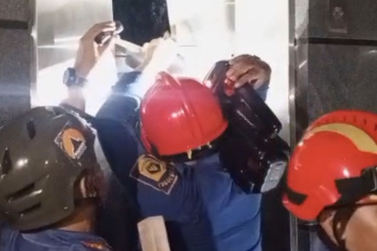Dua Wanita Terjebak Dalam Lift Hotel Saat Listrik Padam di Bogor