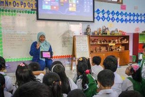 Siswa TK Semarang Belajar dengan Tablet 