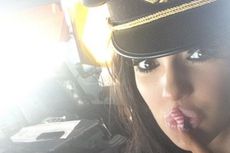 Pilot Kuwait Jamu Model Porno Inggris di Dalam Kokpit