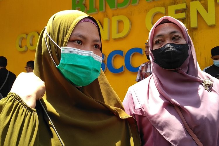 Ayi Rodiah menjelaskan berharap suaminya, Iskandar dan 8 WNI lainnya yang bekerja di Chernihif, Ukraina segera bisa dievakuasi karena kondisi semakin tidak aman.