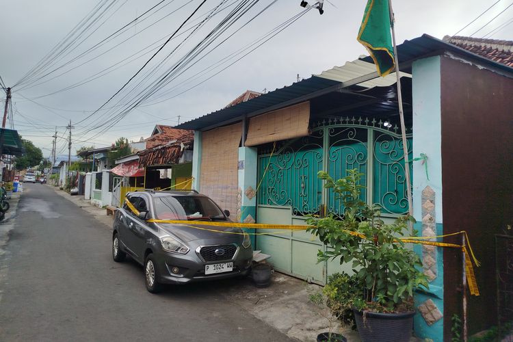 TKP rumah suami bunuh istri di Banyuwangi, Jawa Timur, Senin (20/10/2025).