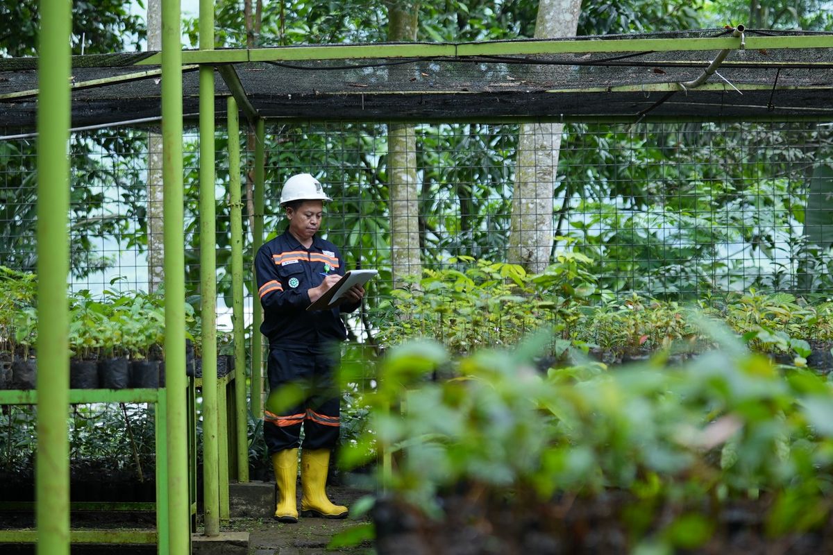 Antam melalui Unit Bisnis Pertambangan (UBP) Emas meraih penghargaan trofi peringkat aditama untuk kategori Pengelolaan Lingkungan Hidup Pertambangan Minerba