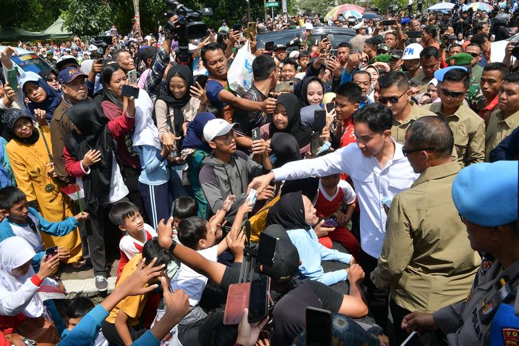 Usai Ikuti Retret Kabinet Merah Putih, Gibran Tinjau Pasar Gotong Royong Magelang