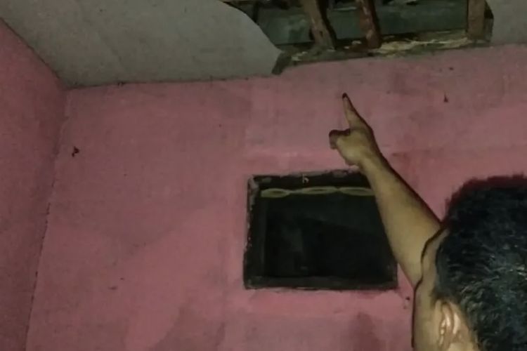 Sebuah rumah di Kampung Cisomang Tengah, Desa Cisomang Barat, Kecamatan Cikalongwetan, Kabupaten Bandung Barat (KBB) tersambar petir dan menyebabkan seorang penghuni terluka, Rabu (10/12/2025) malam.