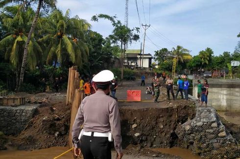 Jembatan Darurat Putus, Jalan Utama di Lombok Utara Tak Bisa Dilewati