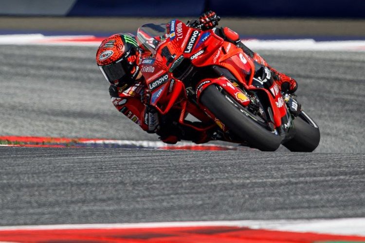 Pebalap Ducati Lenovo Team, Francesco Bagnaia, kala beraksi dalam rangkaian MotoGP Austria 2024 pada 17 Agustus 2024.  (Photo by Jure Makovec / AFP)