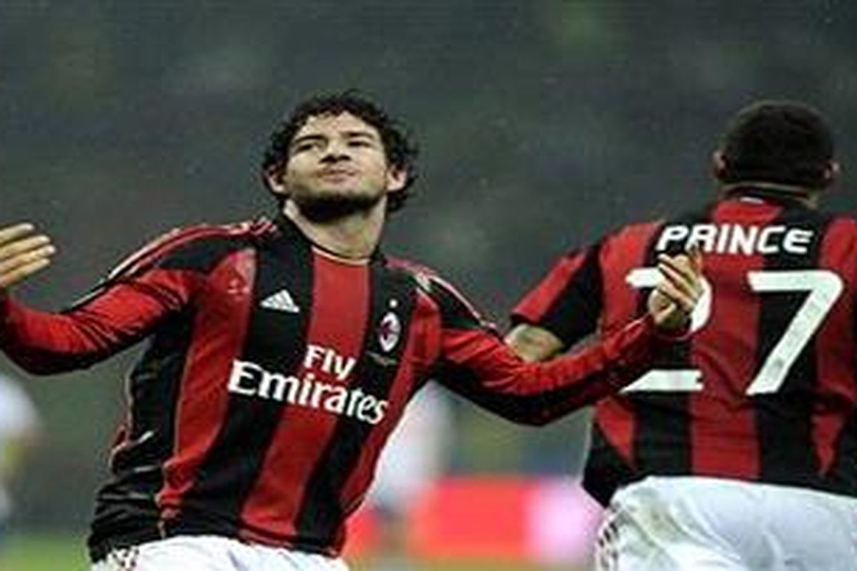 Striker AC Milan, Alexandre Pato (kiri).
