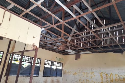 Kondisi Bangunan dan Akses ke SMP Negeri 10 Manokwari Memprihatinkan, Para Guru Patungan