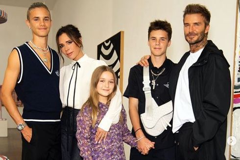 Peragaan Busana Victoria Beckham Hanya Dihadiri Keluarga