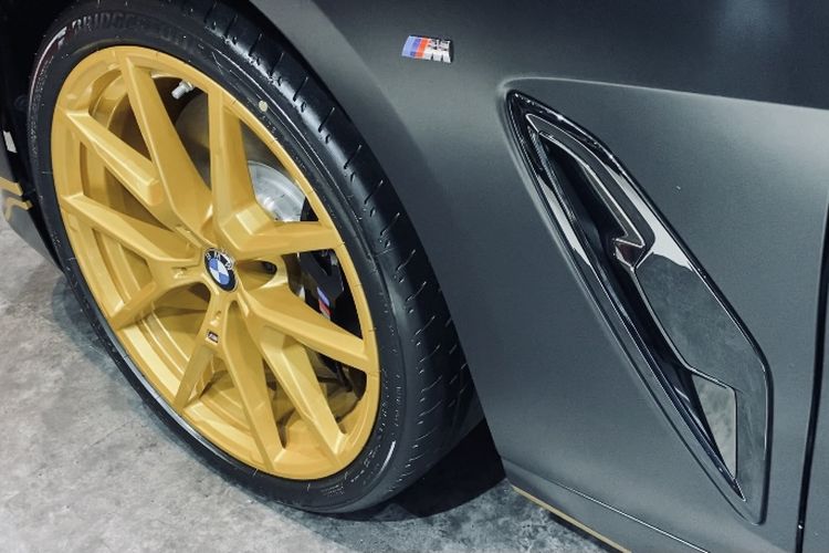 BMW Seri 8 Golden Thunder Edition