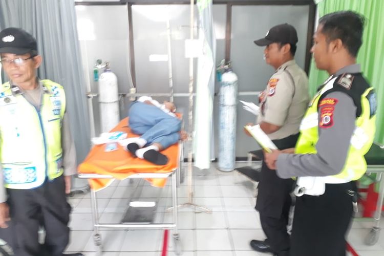 Handoko dirawat usai menabrak seorang kakek hingga korban tewas di depan Pasar Legi Dusun Maesan, Lendah, Rabu (16/10/2019).