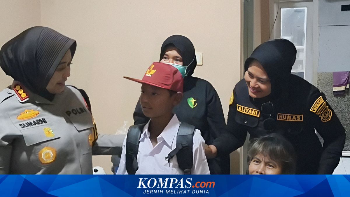 Tangis Kernet Delman Habibi Dapat Bantuan Sepeda, Kini Tak Lagi Jalan Kaki ke Sekolah ~SN

Klik untuk baca: