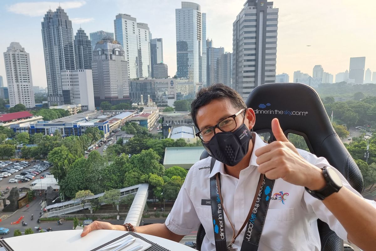 Menparekraf Sandiaga Uno menjajal Lounge in The Sky Indonesia