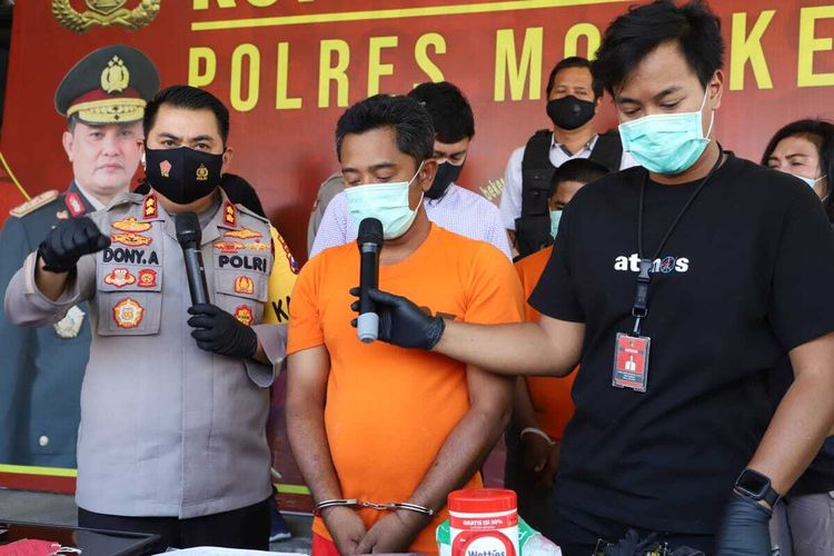 EP alias Beyes, seorang sekuriti sebuah pabrik di kawasan Ngoro Industri, Kabupaten Mojokerto, Jawa Timur. Dia diringkus polisi karena aksi perampokan yang dilakukan olehnya.