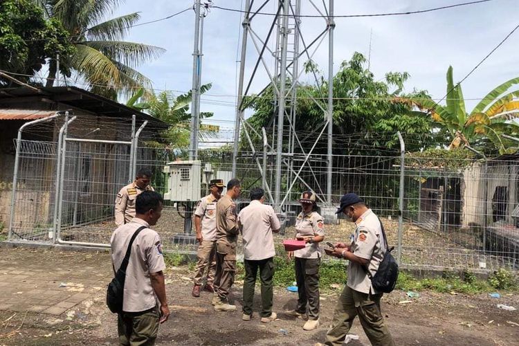 Satpol PP Buleleng, Bali, menemukan tower telekomunikasi bodong atau tanpa izin IMB, Jumat (14/4/2023).