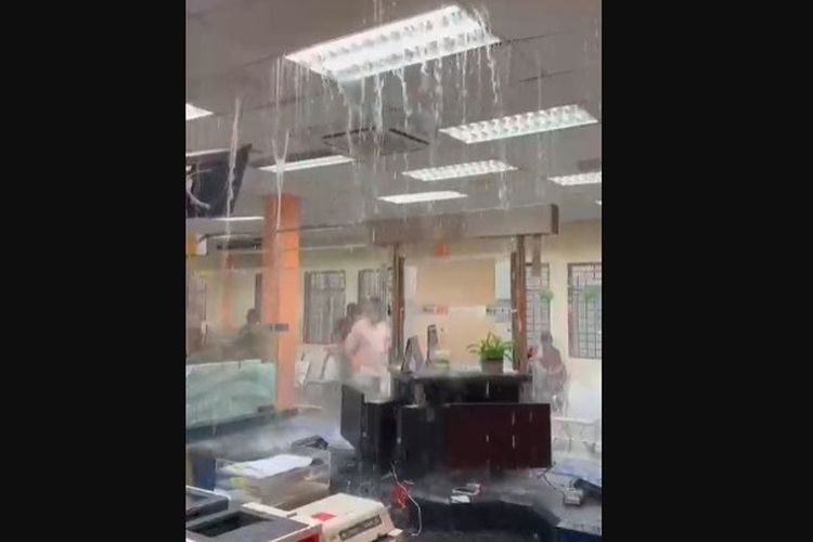 Air terjun di dalam kantor di Kuala Lumpur Malaysia.