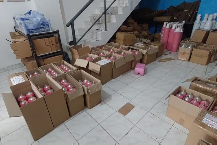 Bareskrim Geledah Ruko Pabrik Whip Pink di Pademangan Jakut, Sita 15.000 Tabung N20