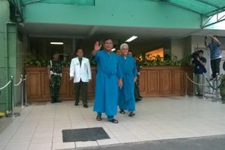 Bakal calon presiden dan wakil presiden dari poros Gerindra, Prabowo Subianto dan Hatta Rajasa, bersiap menjalani tes kesehatan di RSPAD Gatot Soebroto, Jakarta, Jumat (23/5/2014).