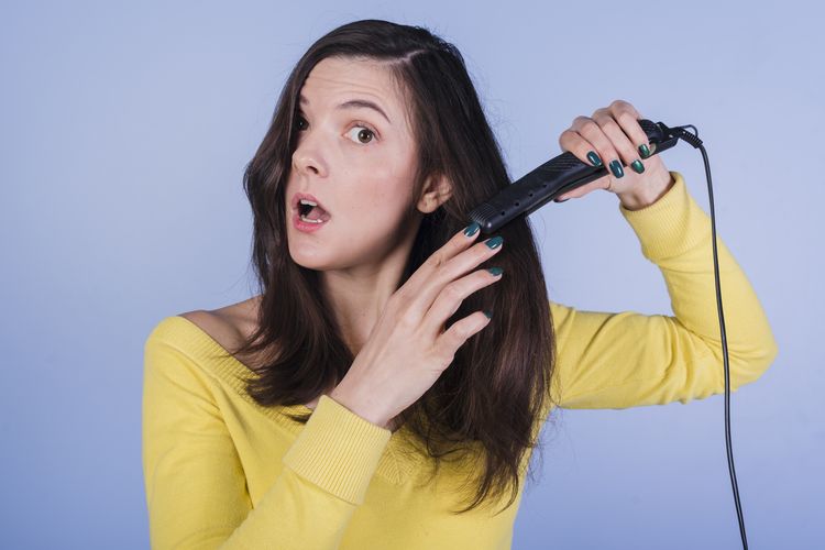 Ingin Hasil Blow Rambut Tahan Lama? Jangan Pakai Sisir Catokan