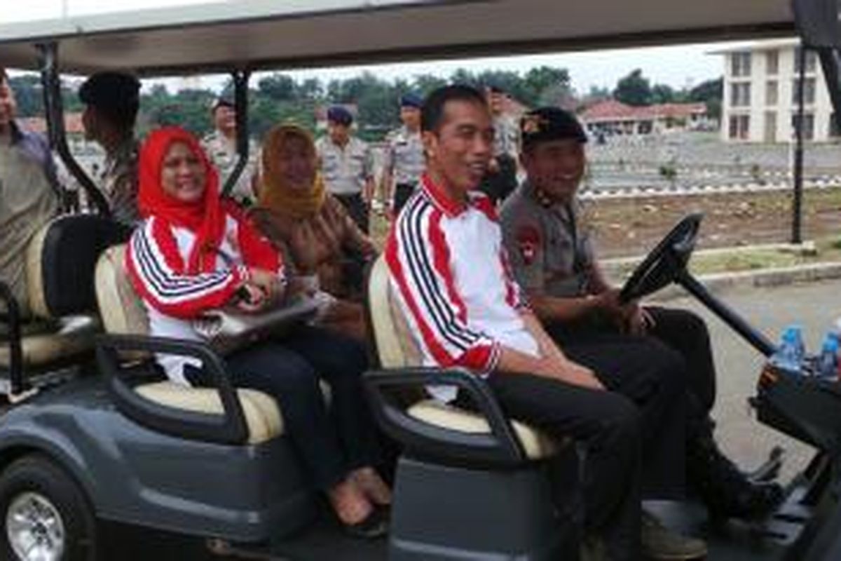 Gubernur DKI Jakarta Joko Widodo bersama istrinya, Iriana, di Mako Brimob, Depok.
