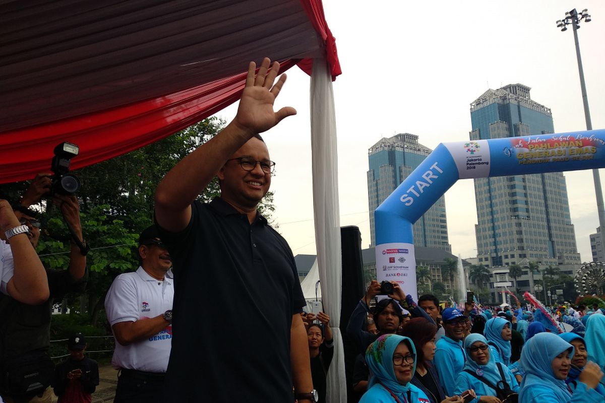 Gubernur DKI Jakarta Anies Baswedan membuka lomba gerak jalan guru PAUD se-DKI jakarta, Minggu (19/11/2017).