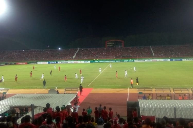 Suasana laga Timnas u-19 Indonesia versus timnas U-19 Vietnam di Stadion Gelora Delta, Sidoarjo, Sabtu (7/7/2018)