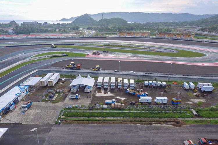 Sirkuit Mandalika di Kabupaten Lombok Tengah, Nusa Tenggara Barat yang akan menjadi venue gelaran MotoGP 2023 di Indonesia. Infrastruktur kelistrikan, peralatan pendukung dan personel PLN di lokasi ini telah siap 100 persen untuk mendukung gelaran acara.